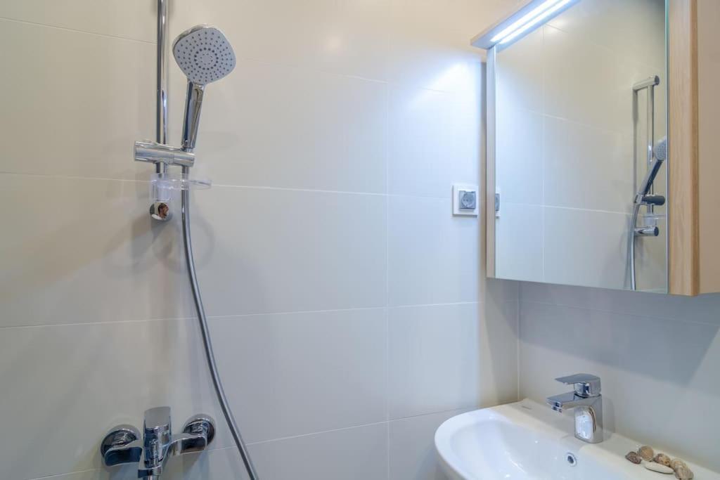 Modern Design 1 Bdrm, 4 Guests, Top Cente, Near Parliament, Self Check-In Sofia Bagian luar foto