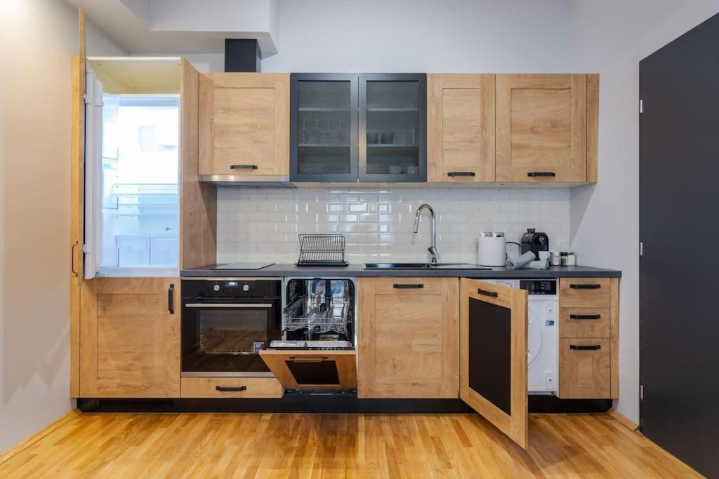 Modern Design 1 Bdrm, 4 Guests, Top Cente, Near Parliament, Self Check-In Sofia Bagian luar foto